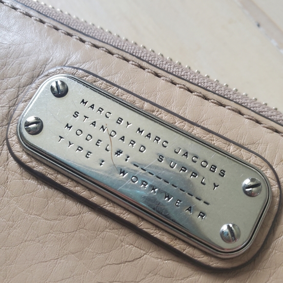 MARC BY MARC JACOBS 'New Q Wingman' - Picture 4 of 6